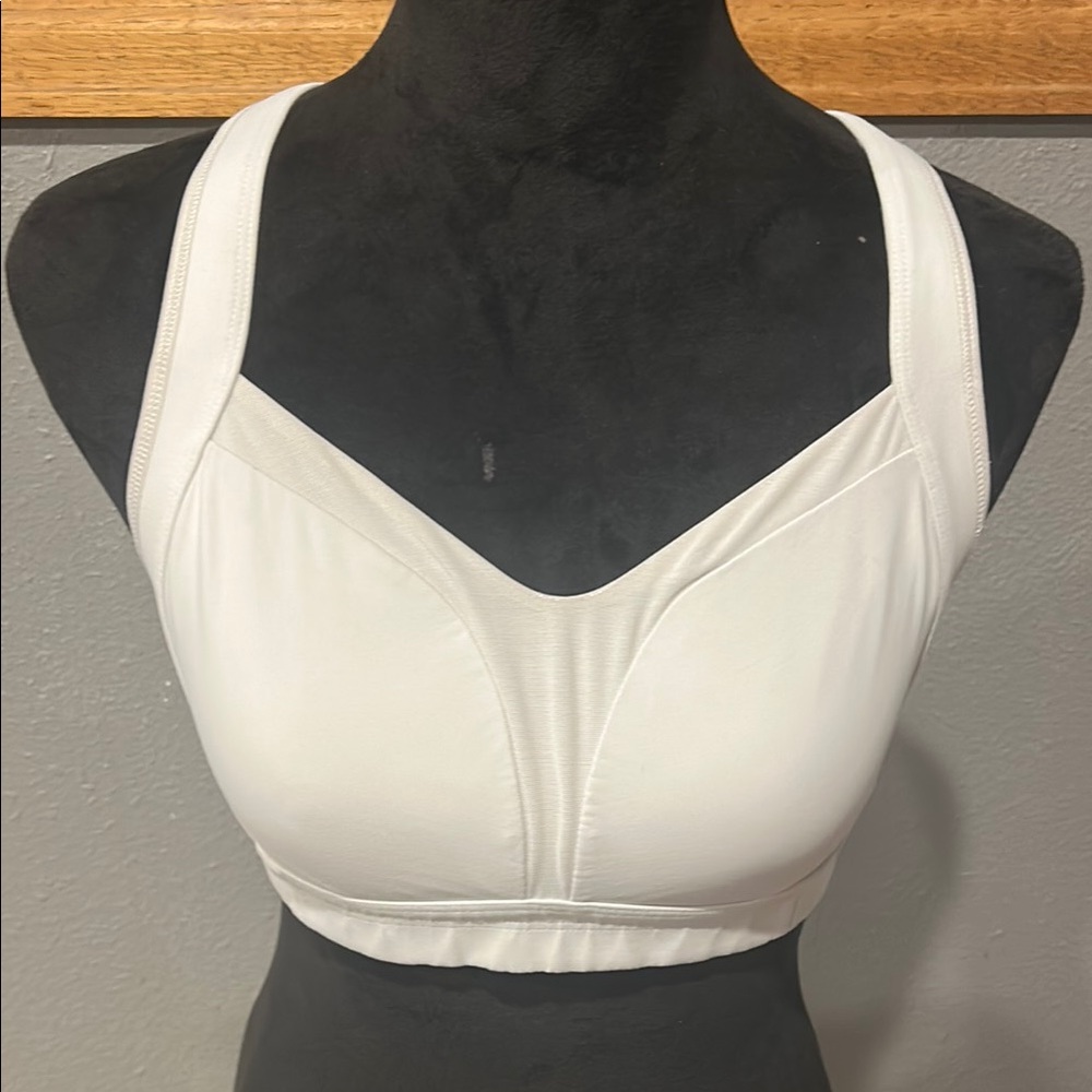 Lululemon TaTa Tamer II Bra Size 26-28B Cup
